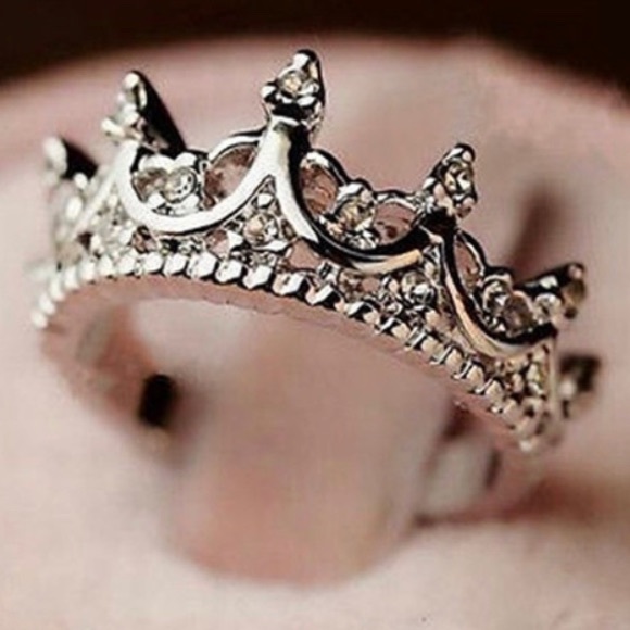 Silver Crown Ring - Picture 5 of 8